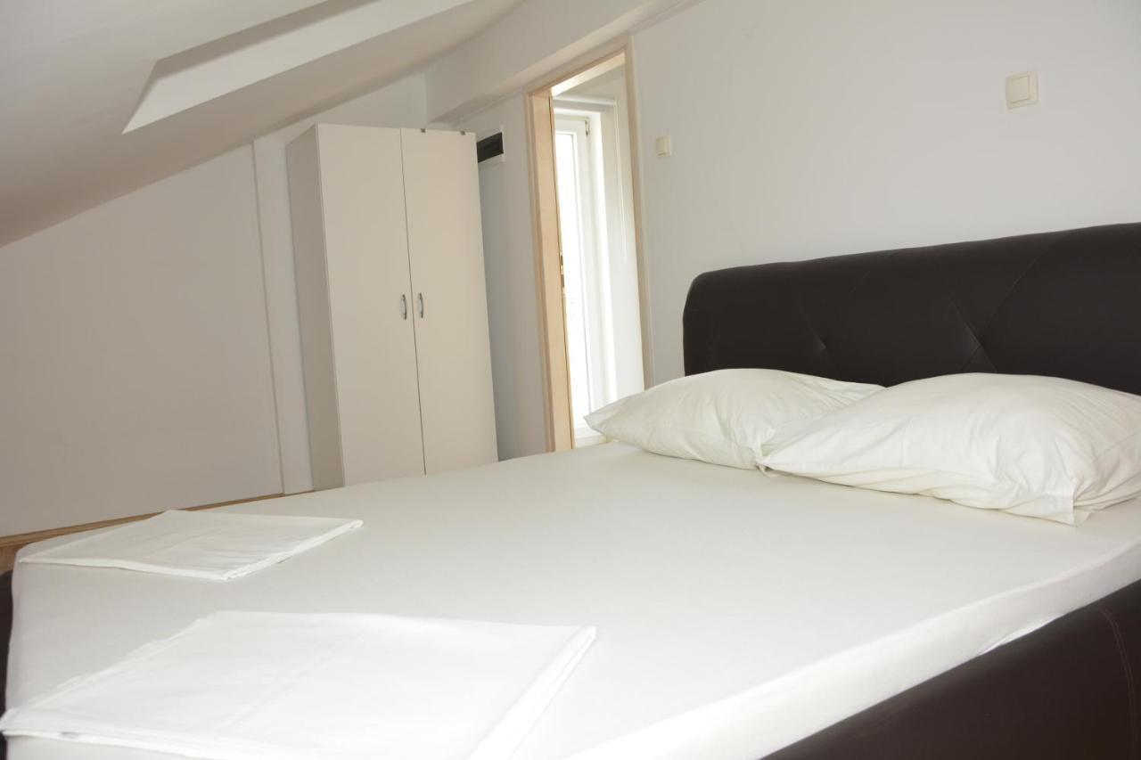 Apartman 2 セニ エクステリア 写真